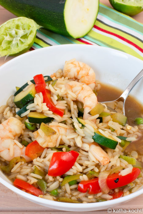 Garnelen-Curry mit Reis und Zucchini