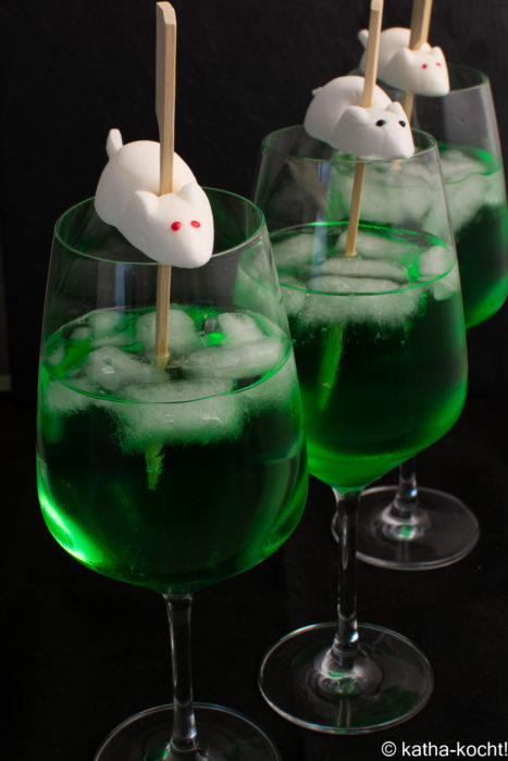 Halloween Cocktail- gruseliger Melonen-Spritz