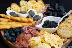 Halloween - dunkle Charcuterieplatte