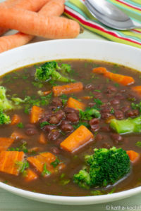 Bratensaucen-Eintopf mit Bohnen und Gemüse