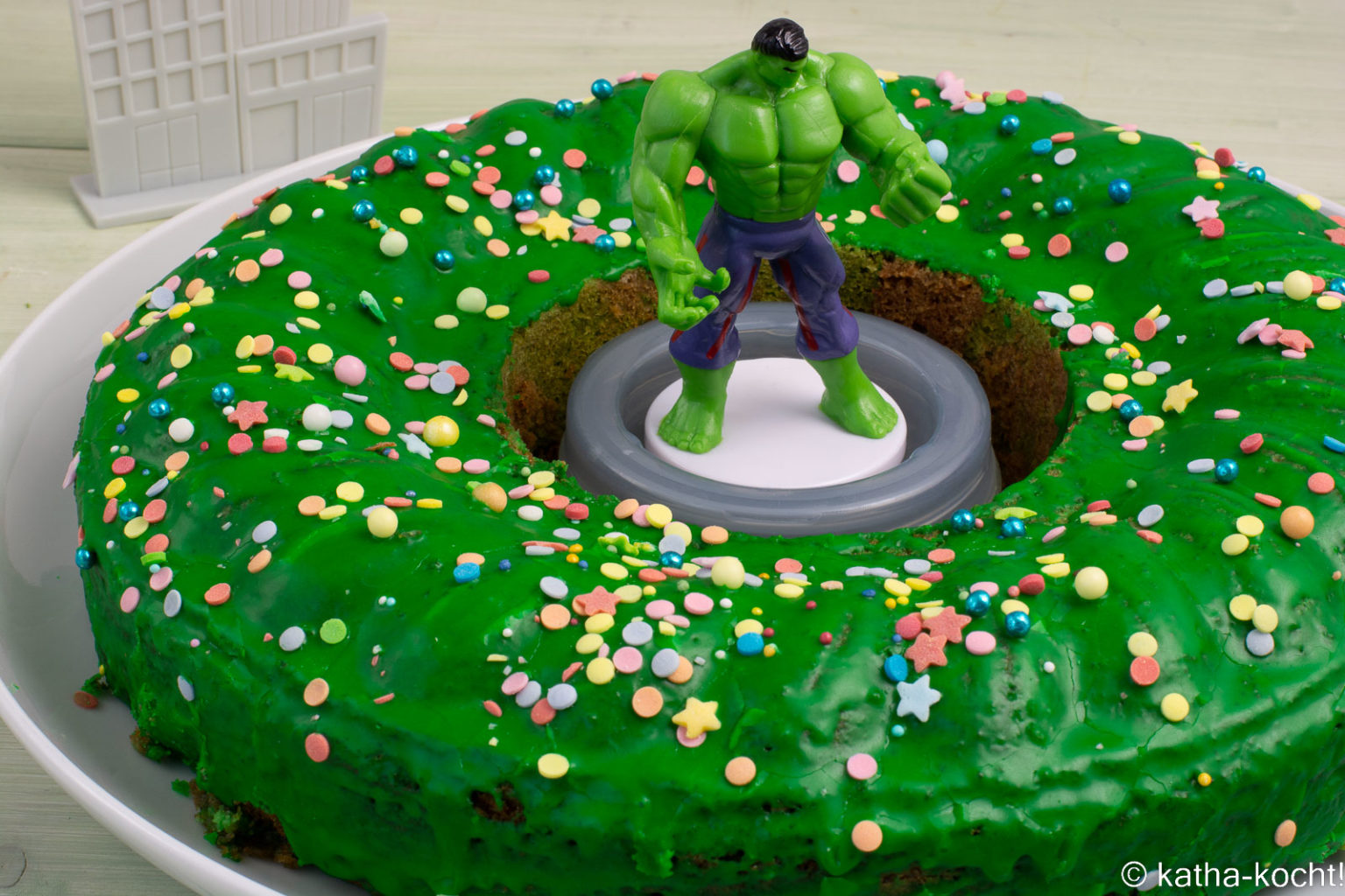 Hulk Papageienkuchen zum Kindergeburtstag - Katha-kocht!