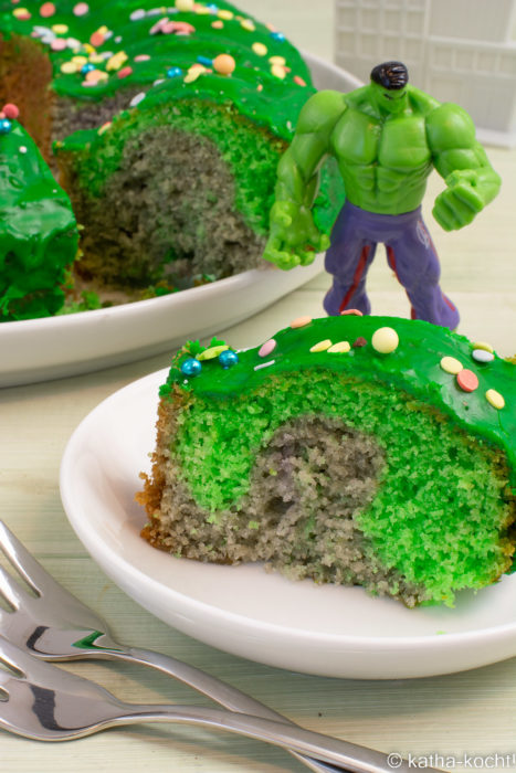 Hulk-Papageienkuchen zum Kindergeburtstag