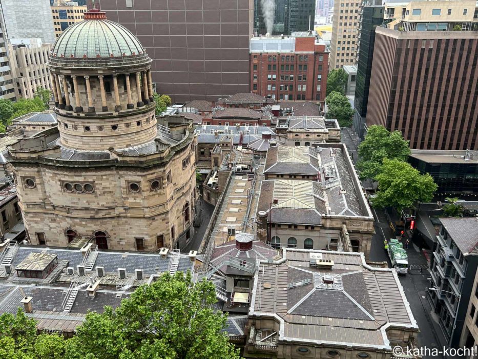Blick auf den Gerichtshof in Melbourne - Australien mit Kind