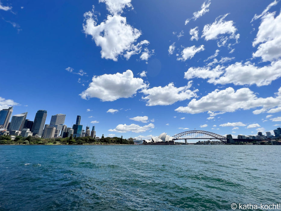 Sydney- Blick auf die Oper und Sydney Harbour Bridge